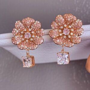 Swarovski Elegant Pink Earrings Flower drop crystal Rose gold tone